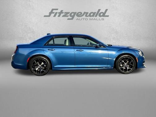 2022 Chrysler 300 Touring