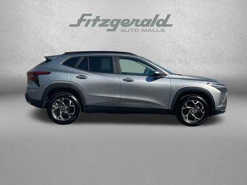 Sterling Gray Metallic 2025 Chevrolet Trax LT