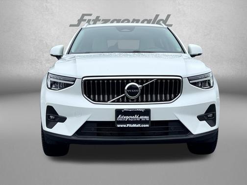 2023 Volvo XC40 B4 Plus Bright Theme