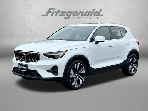 2023 Volvo XC40 B4 Plus Bright Theme