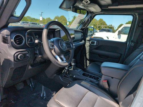 Anvil 2024 Jeep Wrangler 4-Door Sahara