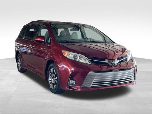 2019 Toyota Sienna XLE