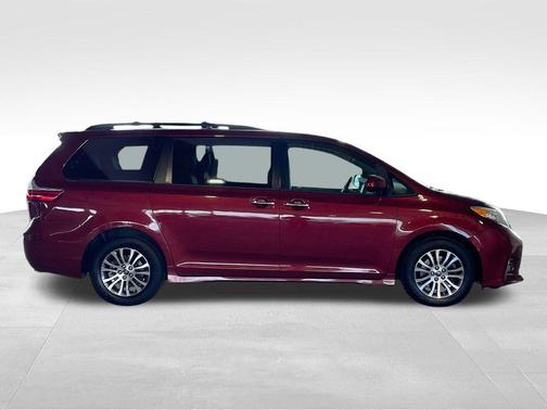 2019 Toyota Sienna XLE