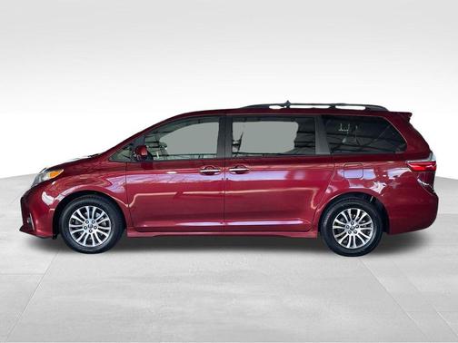 2019 Toyota Sienna XLE