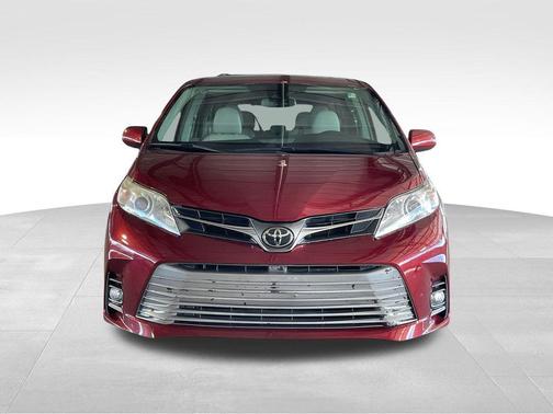 2019 Toyota Sienna XLE