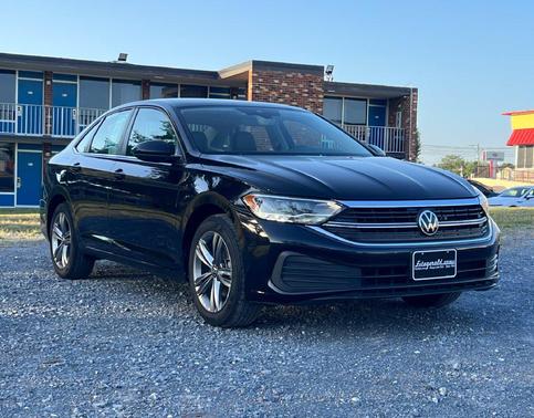 Deep Black Pearl 2024 Volkswagen Jetta 1.5T SE
