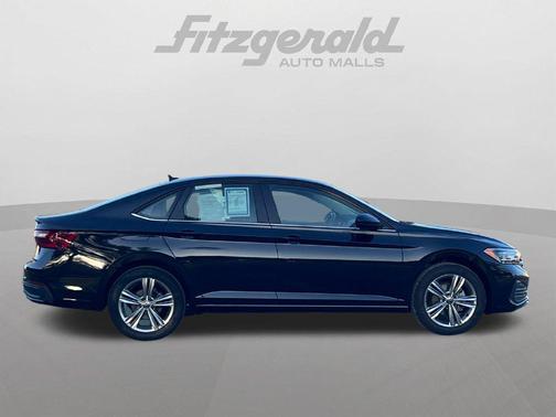 Deep Black Pearl 2024 Volkswagen Jetta 1.5T SE