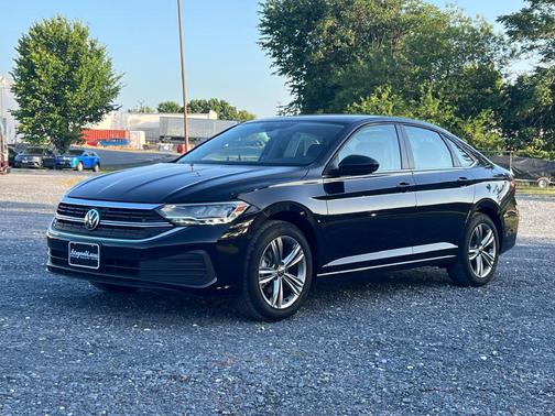 Deep Black Pearl 2024 Volkswagen Jetta 1.5T SE