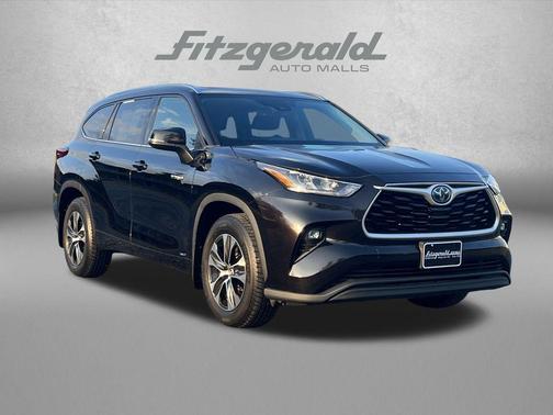 Opulent Amber 2020 Toyota Highlander Hybrid XLE