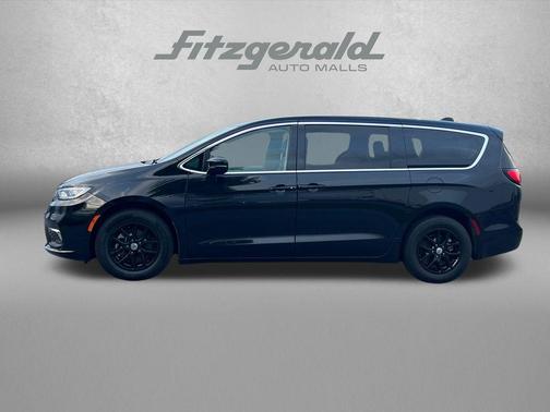 Diamond Black Crystal Pearlcoat 2024 Chrysler Pacifica Touring L