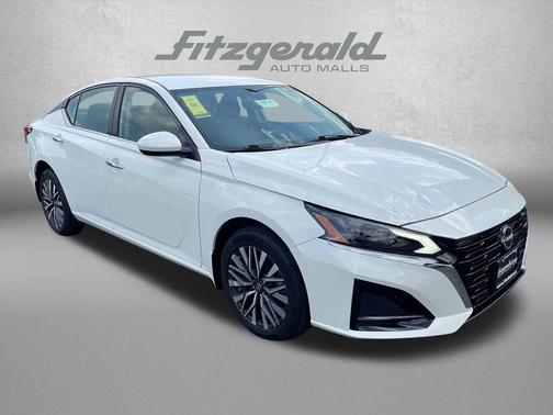 Pearl White Tricoat 2023 Nissan Altima 2.5 SV