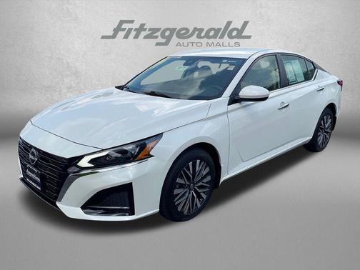 Pearl White Tricoat 2023 Nissan Altima 2.5 SV