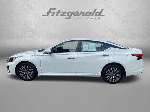 Pearl White Tricoat 2023 Nissan Altima 2.5 SV