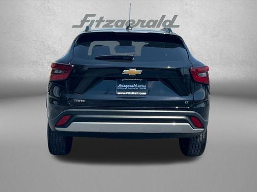 Mosaic Black Metallic 2025 Chevrolet Trax LT