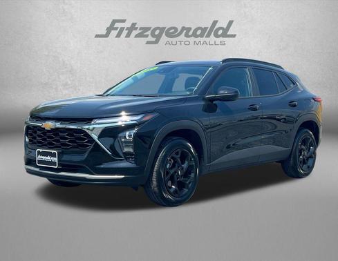 Mosaic Black Metallic 2025 Chevrolet Trax LT