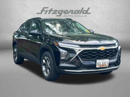 Mosaic Black Metallic 2025 Chevrolet Trax LT