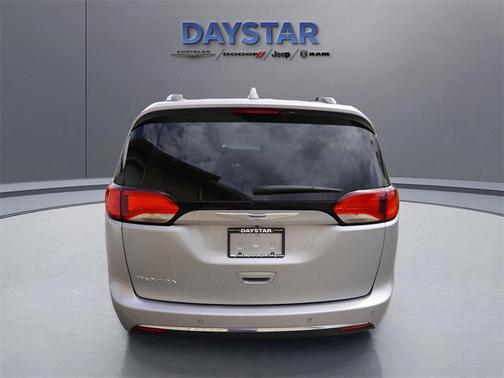2020 Chrysler Pacifica Touring-L