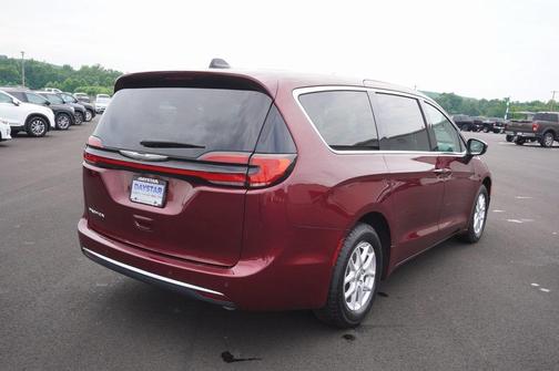 2023 Chrysler Pacifica Touring-L