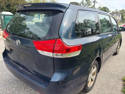 2011 Toyota Sienna Base