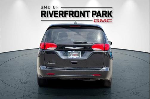 2022 Chrysler Voyager LX