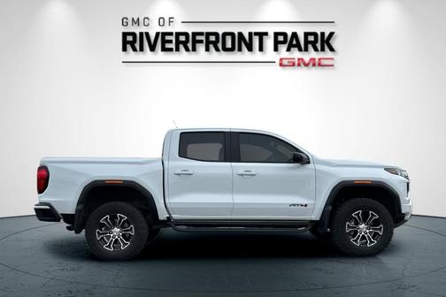 Summit White 2024 GMC Canyon AT4