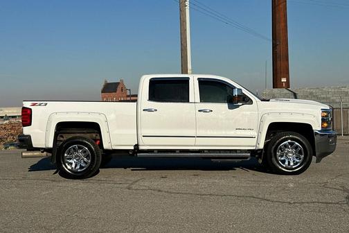 Summit White 2018 Chevrolet Silverado 2500 LTZ