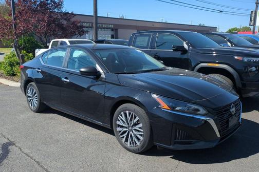 Super Black Clearcoat 2025 Nissan Altima 2.5 SV