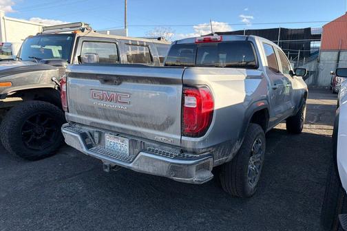 Sterling Metallic 2025 GMC Canyon AT4