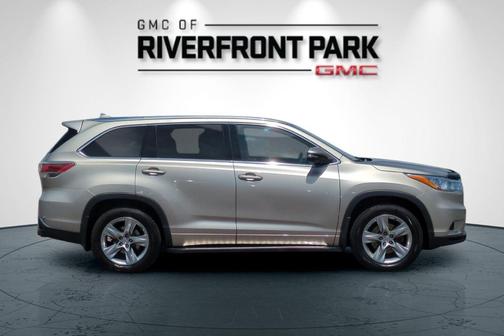 Creme Brulee 2015 Toyota Highlander Limited