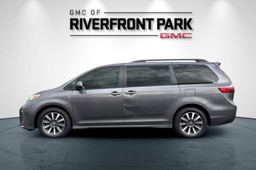 2018 Toyota Sienna XLE