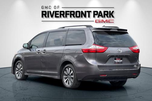 2018 Toyota Sienna XLE