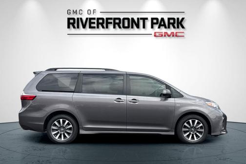 2018 Toyota Sienna XLE