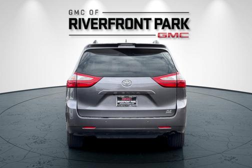 2018 Toyota Sienna XLE