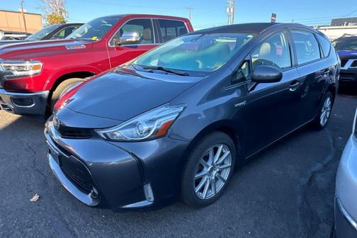 2016 Toyota Prius v Five