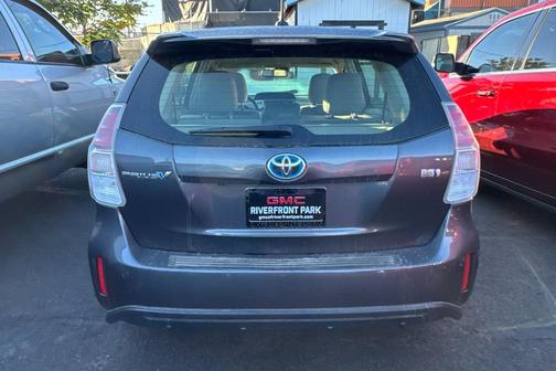 2016 Toyota Prius v Five