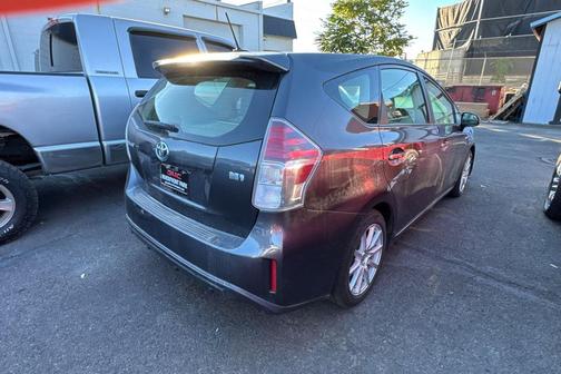 2016 Toyota Prius v Five