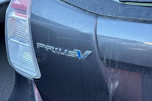2016 Toyota Prius v Five