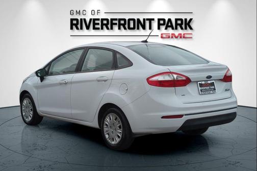 Oxford White 2014 Ford Fiesta SE