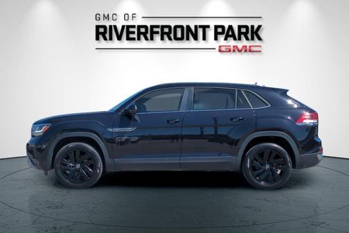 Deep Black Pearl 2022 Volkswagen Atlas Cross Sport 3.6L V6 SE w/Technology