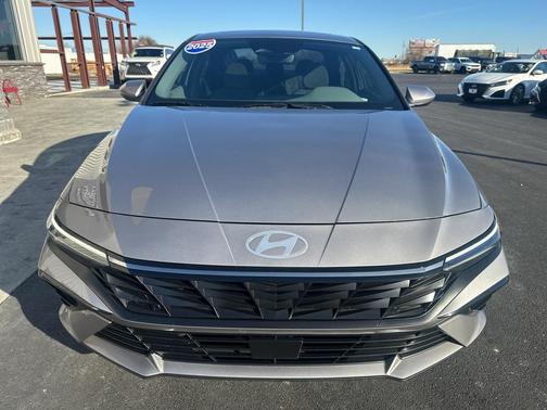 2025 Hyundai ELANTRA SEL