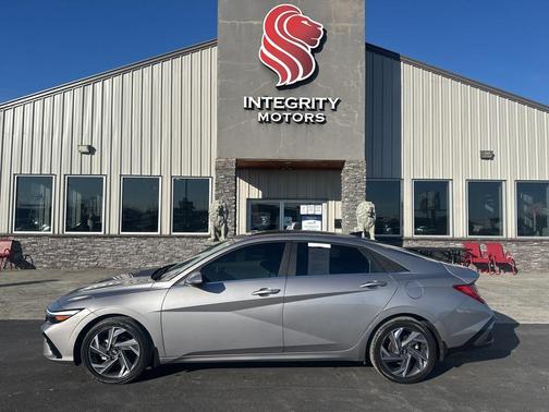 2025 Hyundai ELANTRA SEL