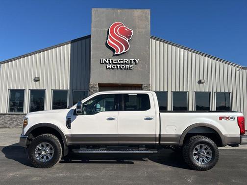 White Platinum Metallic Tri-Coat 2019 Ford F-250 Lariat Truck