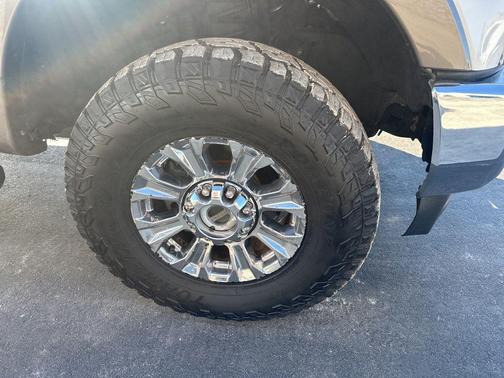 White Platinum Metallic Tri-Coat 2019 Ford F-250 Lariat