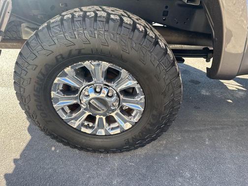 White Platinum Metallic Tri-Coat 2019 Ford F-250 Lariat