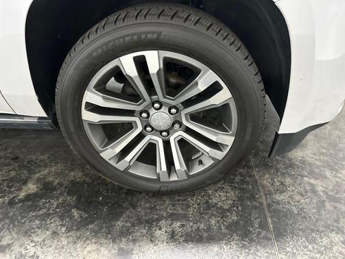 White Frost Tricoat 2020 GMC Yukon Denali