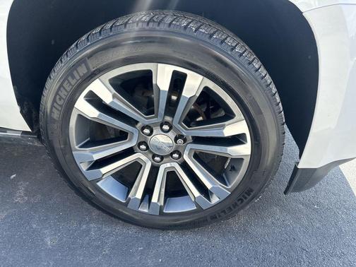 White Frost Tricoat 2020 GMC Yukon Denali