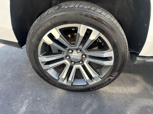 White Frost Tricoat 2020 GMC Yukon Denali