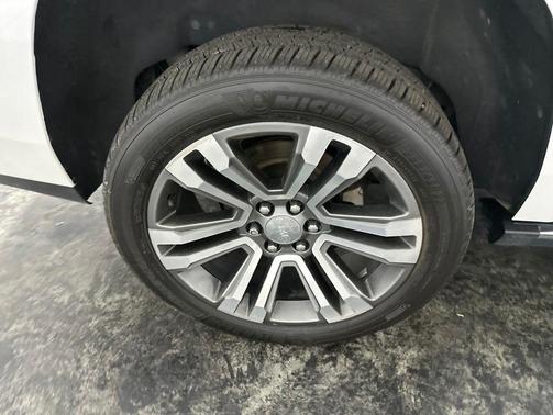 White Frost Tricoat 2020 GMC Yukon Denali