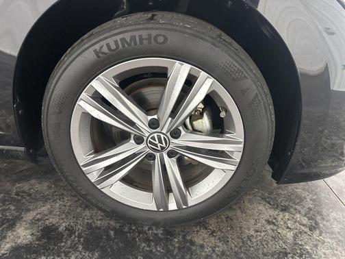 Deep Black Pearl 2022 Volkswagen Jetta 1.5T SE