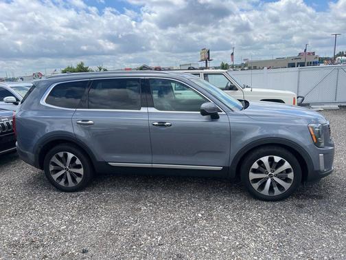 Everlasting Silver 2020 Kia Telluride S